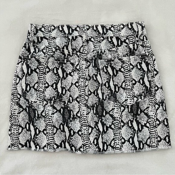 FRAME Le Mini Python Print Denim Mini Skirt Grey/Black/White, Size 26 NWOT - Picture 4 of 15